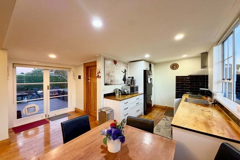 Photo of property in 9 Walsh Road, Westown, New Plymouth, 4310