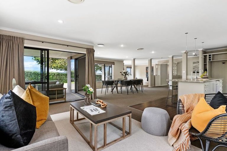 Photo of property in 3 Gavinike Place, Waimauku, 0812