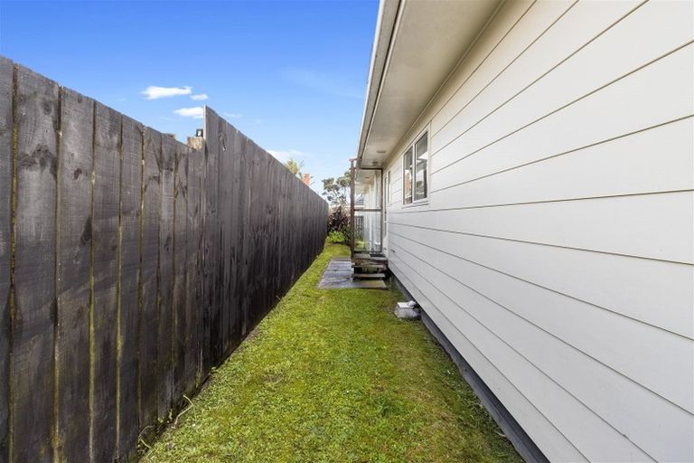 Photo of property in 2/49 Strid Road, Te Atatu South, Auckland, 0610