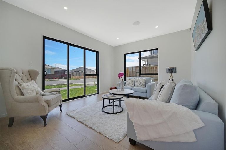 Photo of property in 43 Sapwood Crescent, Takanini, 2110