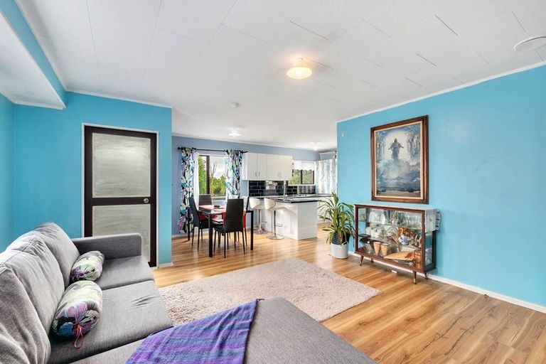 Photo of property in 12 Cameron Place, Ranui, Auckland, 0612