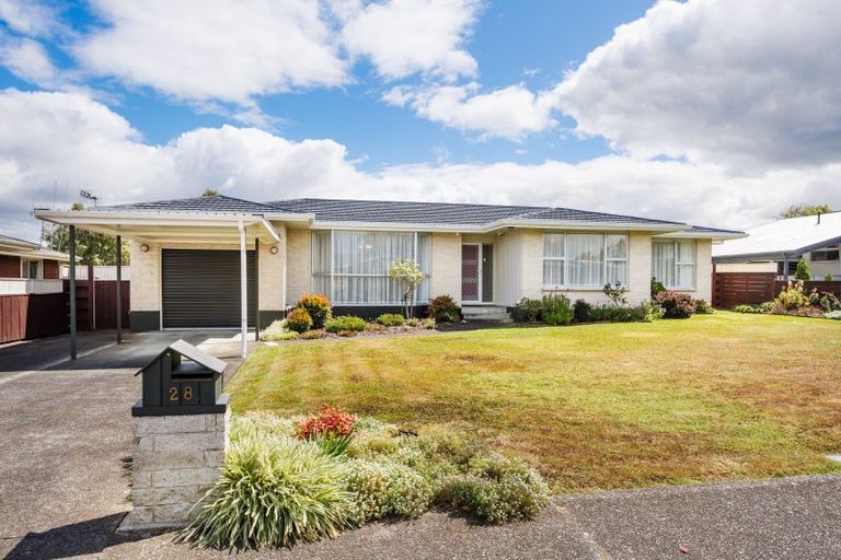 Photo of property in 28 Kennedy Avenue, Feilding, 4702