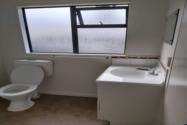 Photo of property in 6 Rickards Place, New Lynn, Auckland, 0600