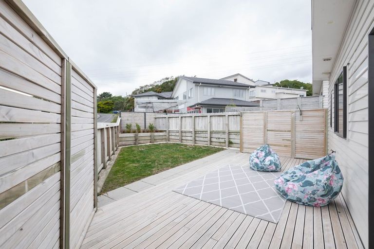 Photo of property in 106b Glanmire Road, Newlands, Wellington, 6037