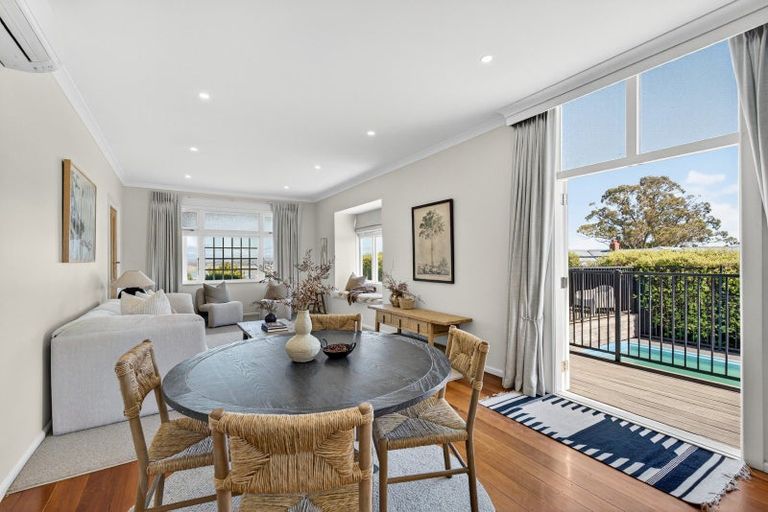 Photo of property in 9 Cobden Crescent, Bluff Hill, Napier, 4110