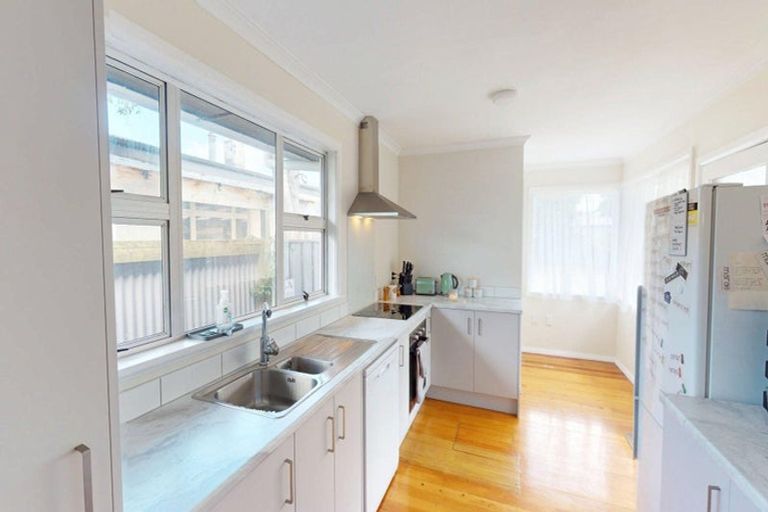 Photo of property in 23 Featherston Street, Takaro, Palmerston North, 4412