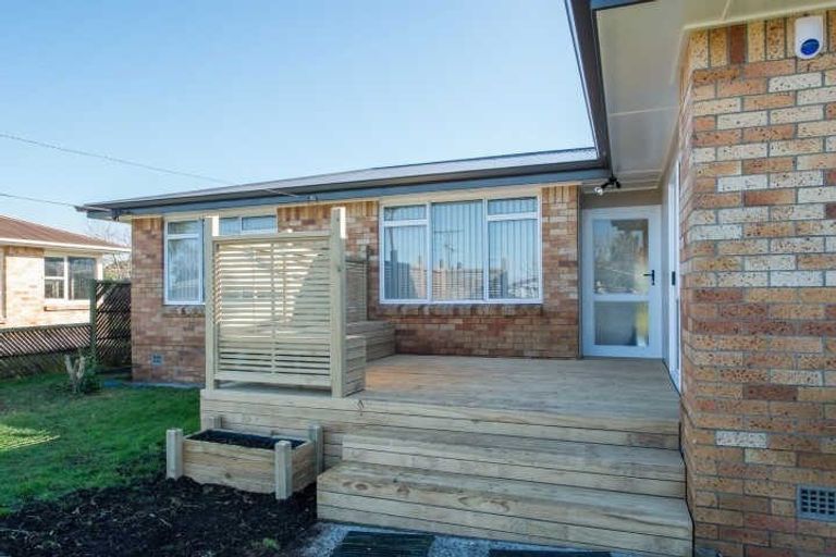 Photo of property in 15 Thornton Place, Melville, Hamilton, 3206