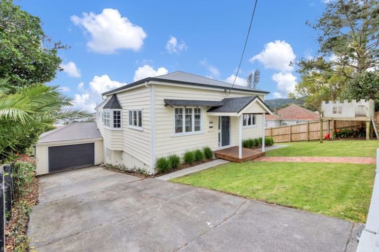 Photo of property in 4 Nelson Street, Helensville, 0800