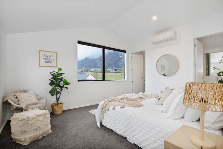 Photo of property in 7 Kinross Lane, Jacks Point, Queenstown, 9371