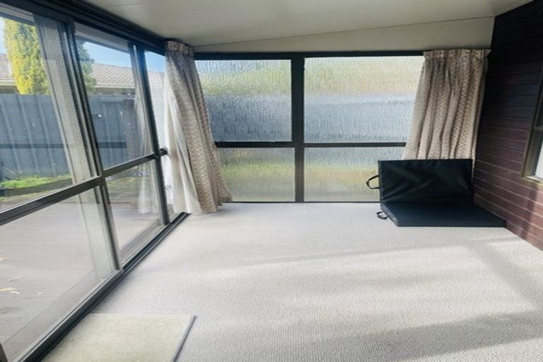 Photo of property in 2/35 Solway Avenue, Ilam, Christchurch, 8041