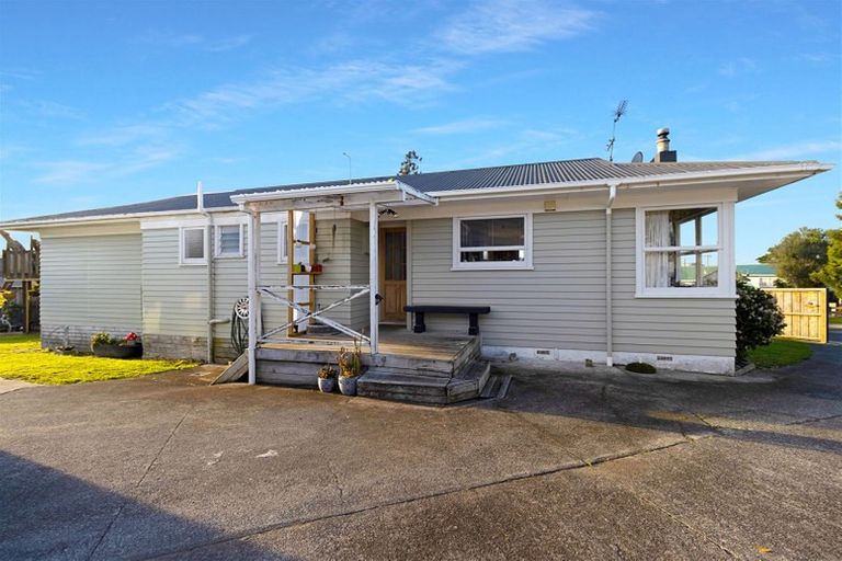 Photo of property in 1 Ranui Avenue, Ranui, Auckland, 0612