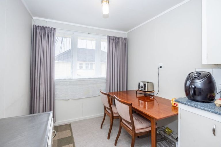 Photo of property in 14a Cliff View Drive, Green Bay, Auckland, 0604