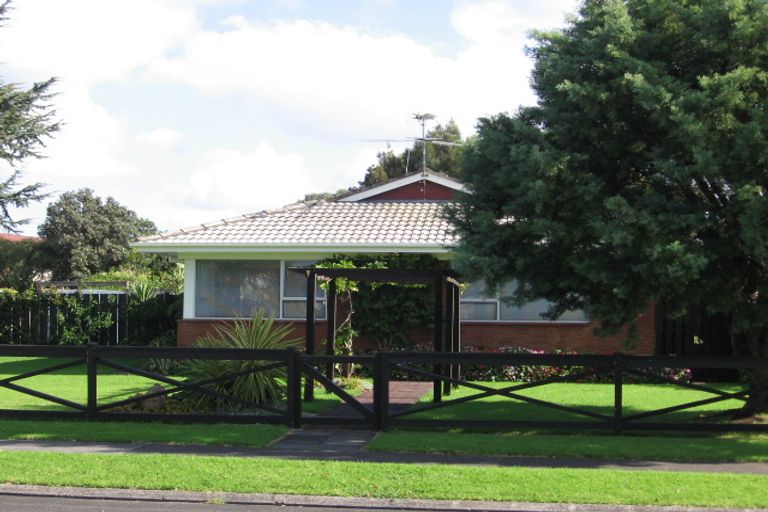 Photo of property in 8a Vivian Wilson Drive, Eastern Beach, Auckland, 2012