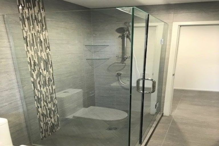 Photo of property in 37 Riverglade Parkway, Te Atatu South, Auckland, 0610
