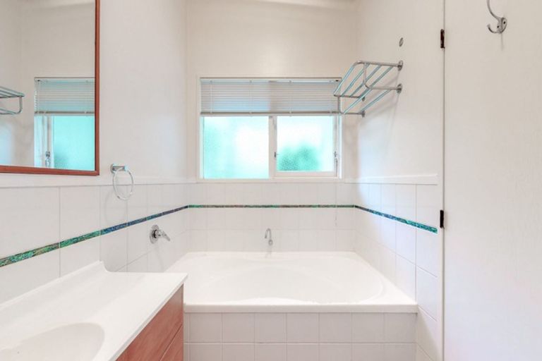 Photo of property in 9 Silverbirch Grove, Churton Park, Wellington, 6037