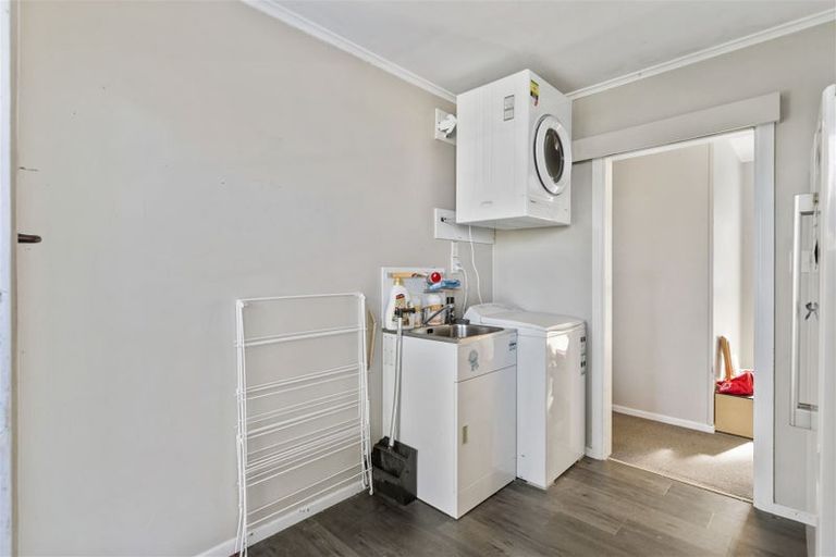 Photo of property in 22 Edgeworth Road, Glenfield, Auckland, 0629