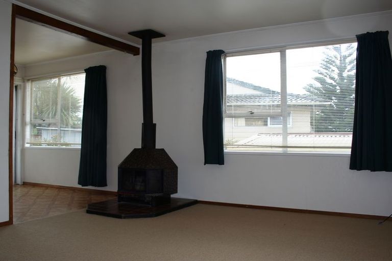 Photo of property in 77 Solar Road, Glen Eden, Auckland, 0602