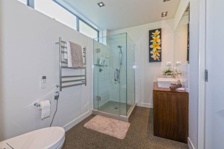 Photo of property in 77 Kittiwake Drive, Schnapper Rock, Auckland, 0632