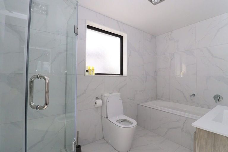Photo of property in 127b Oreil Avenue, West Harbour, Auckland, 0618