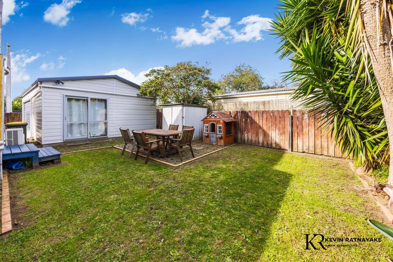 Photo of property in 2/100 Beach Road, Pahurehure, Papakura, 2113
