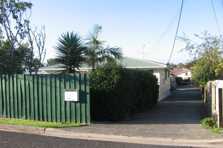Photo of property in 2/296 Wairau Road, Glenfield, Auckland, 0629