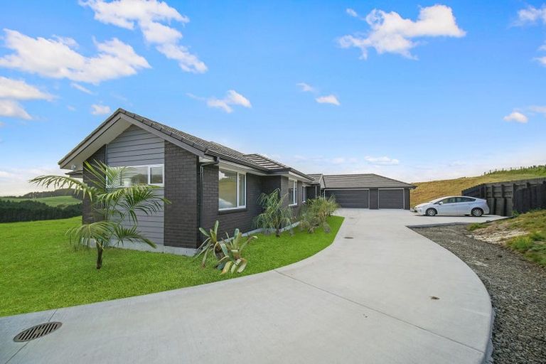 Photo of property in 1522a Old North Road, Helensville, 0875