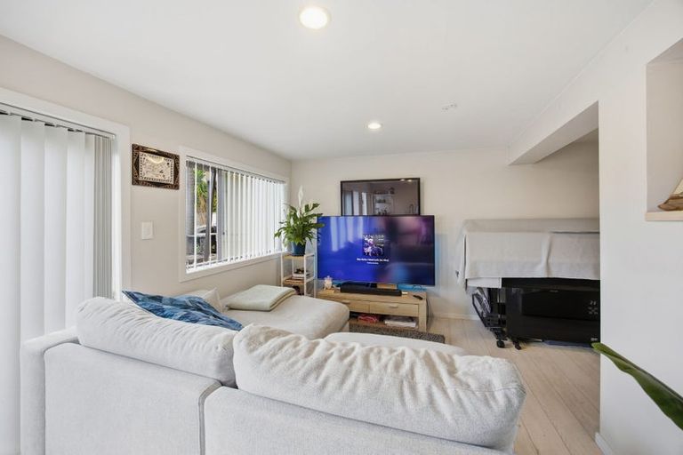 Photo of property in 1/49 Galaxy Drive, Mairangi Bay, Auckland, 0630