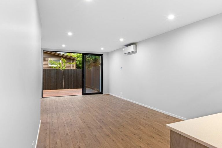Photo of property in 2/76 Caledonian Road, St Albans, 8014