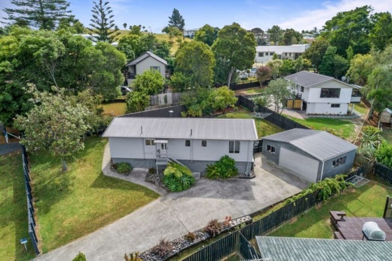Photo of property in 7 Elizabeth Drive, West Harbour, Auckland, 0618