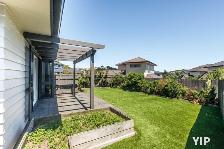 Photo of property in 4 Cresswell Place, Johnsonville, Wellington, 6037