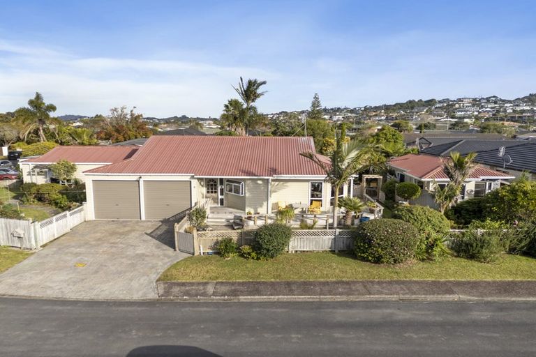 Photo of property in 6 Lillian Place, Orewa, 0931