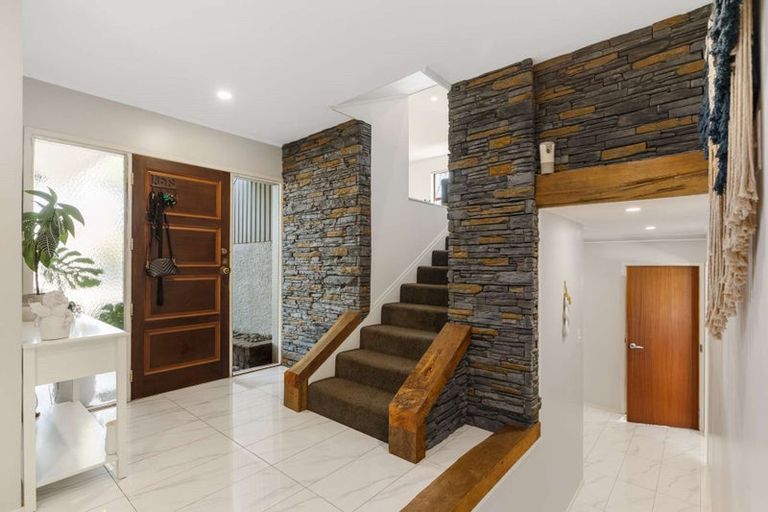 Photo of property in 6 Koromiko Place, Waiuku, 2123