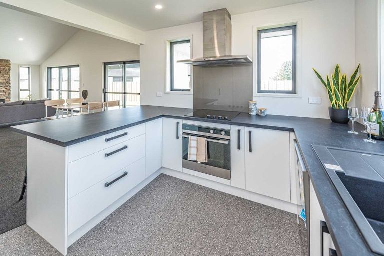 Photo of property in 30 Oldfield Lane, Marton, 4710