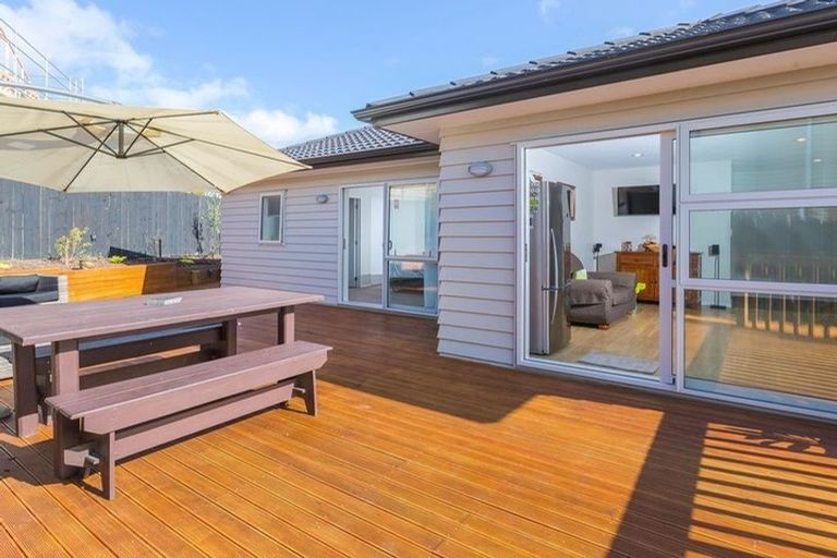 Photo of property in 32 Kirikiri Drive, Papakura, 2110