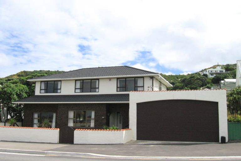 Photo of property in 300 The Esplanade, Island Bay, Wellington, 6023