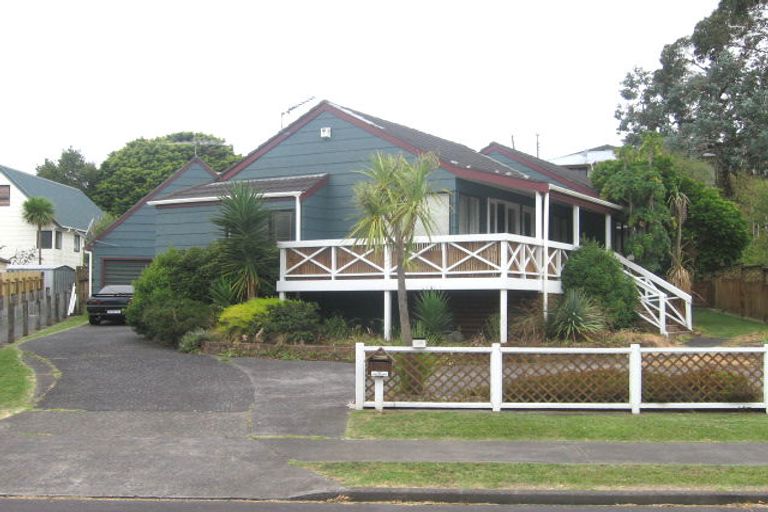 Photo of property in 12 Sunward Rise, Glenfield, Auckland, 0629