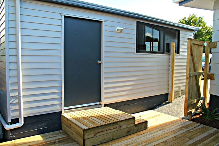 Photo of property in 8 Benchmark Drive, Massey, Auckland, 0614