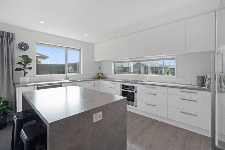 Photo of property in 76 Stationmasters Way, Prebbleton, 7604