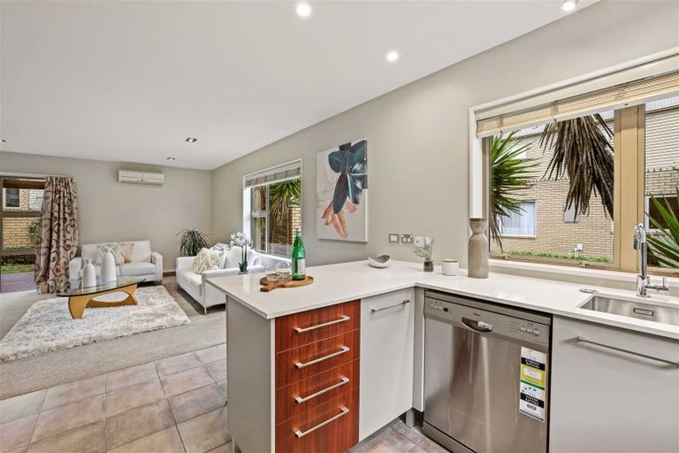 Photo of property in 2 Fieldstone Lane, Spreydon, Christchurch, 8024