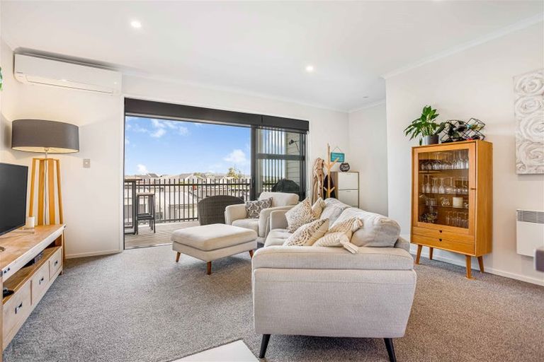 Photo of property in 8 Raranga Lane, Hobsonville, Auckland, 0616