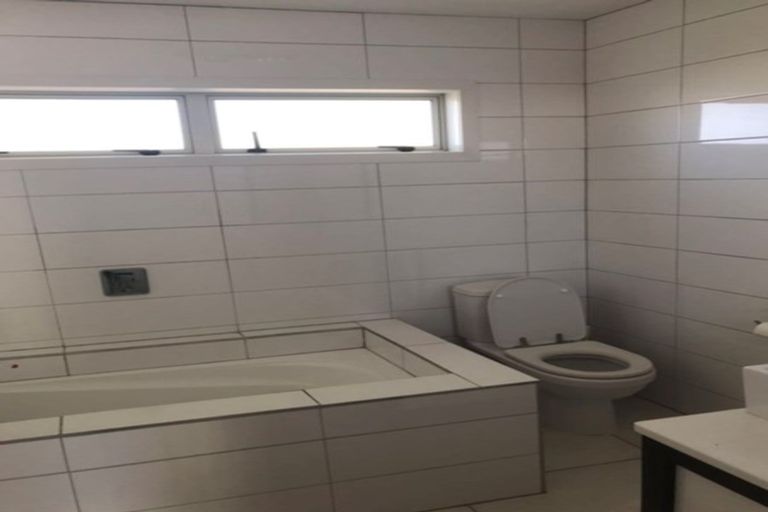 Photo of property in 662a Te Atatu Road, Te Atatu Peninsula, Auckland, 0610