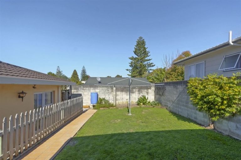 Photo of property in 28 Nikau Street, New Lynn, Auckland, 0600