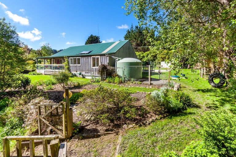 Photo of property in 421 Pahiatua Aokautere Road, Aokautere, Palmerston North, 4471