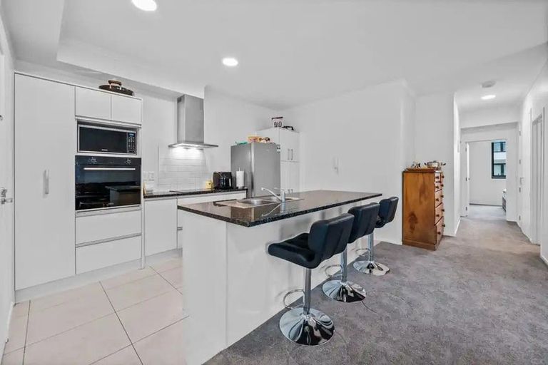 Photo of property in 20/11 Carlos Drive, Flat Bush, Auckland, 2016
