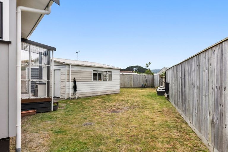 Photo of property in 1 Colenso Place, Otaki Beach, Otaki, 5512