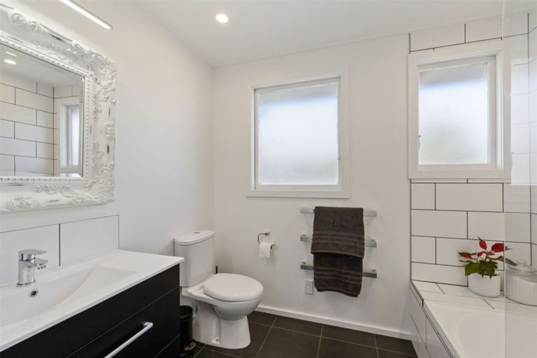 Photo of property in 55 Oriana Crescent, Hornby, Christchurch, 8042