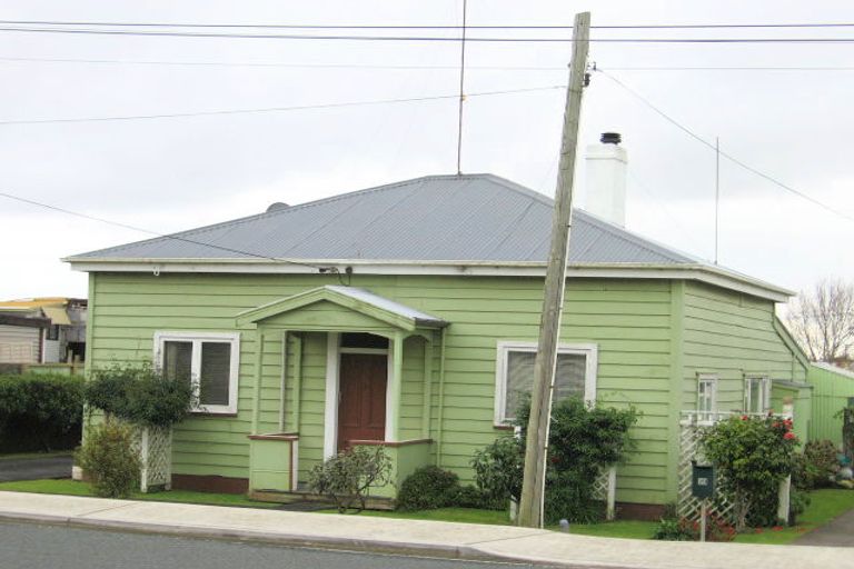 Photo of property in 18 Awaroa Road, Helensville, 0800