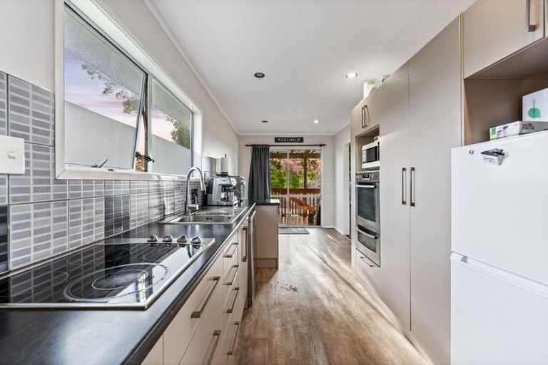 Photo of property in 11 Seakens Way, Glen Eden, Auckland, 0602