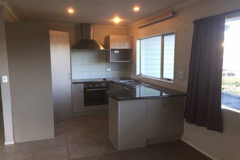 Photo of property in 16 Mckinley Road, Sunnyvale, Auckland, 0612