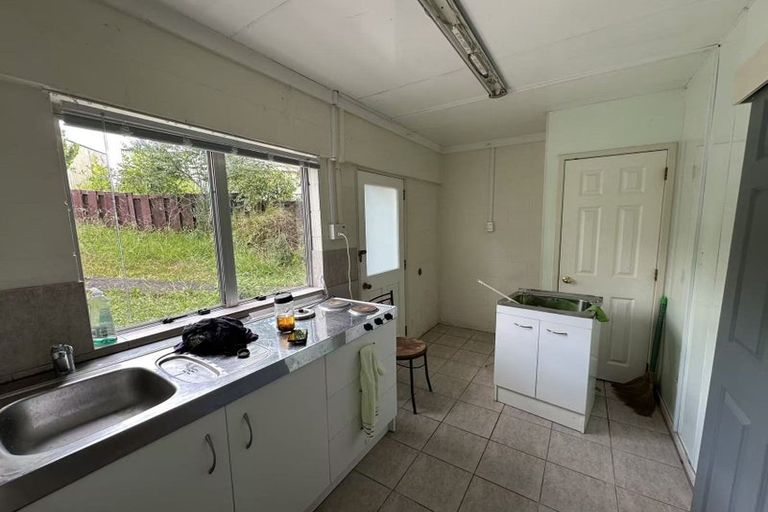 Photo of property in 10 Bendale Place, Papatoetoe, Auckland, 2025